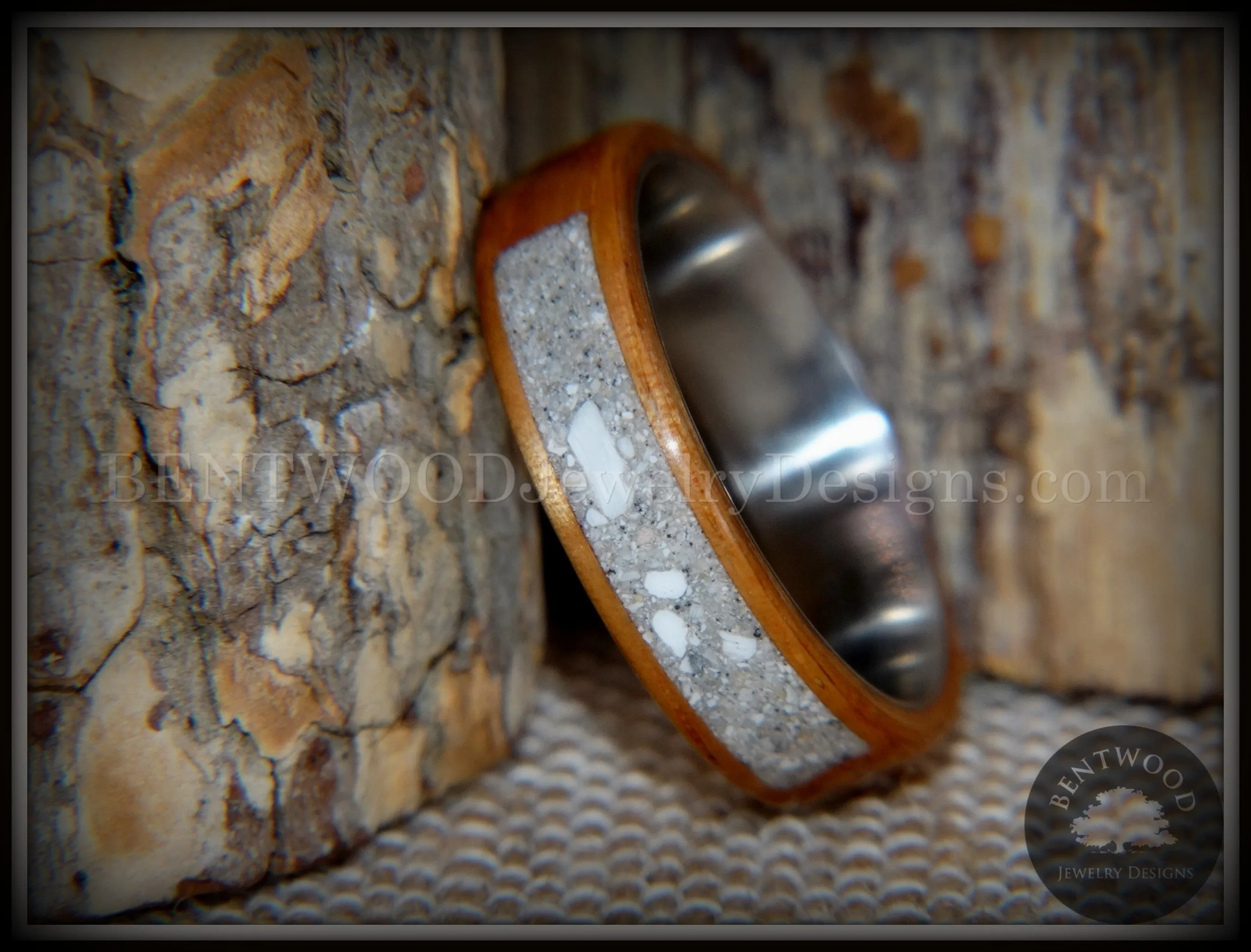 Bentwood Ring - Pillar Light Koa Wood Cremation Ash Inlay Titanium Core