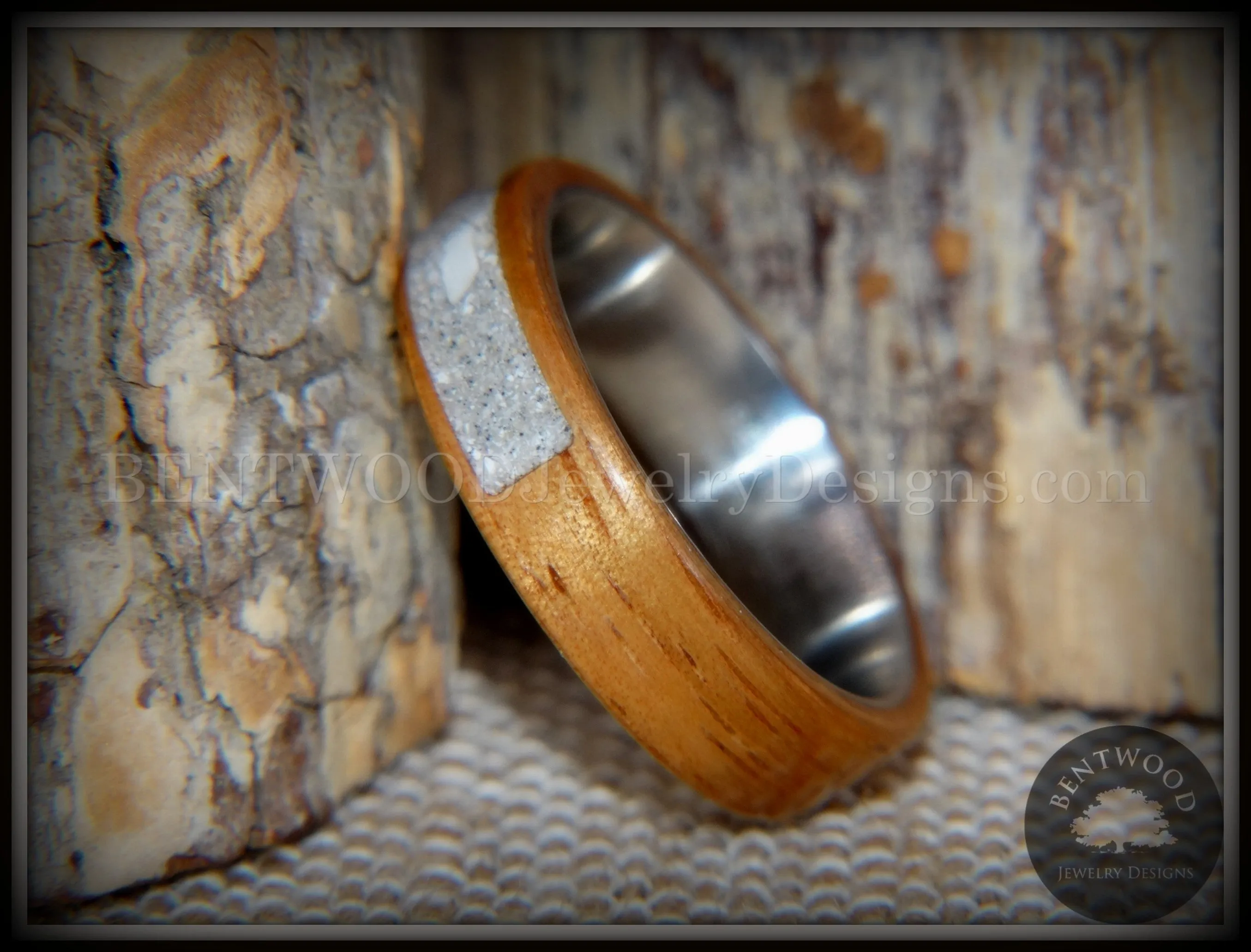 Bentwood Ring - Pillar Light Koa Wood Cremation Ash Inlay Titanium Core