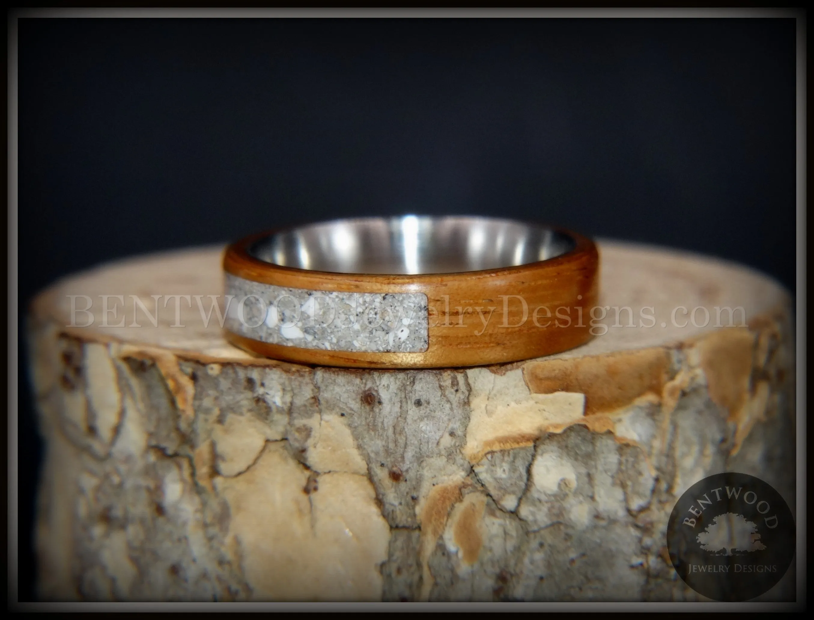 Bentwood Ring - Pillar Light Koa Wood Cremation Ash Inlay Titanium Core