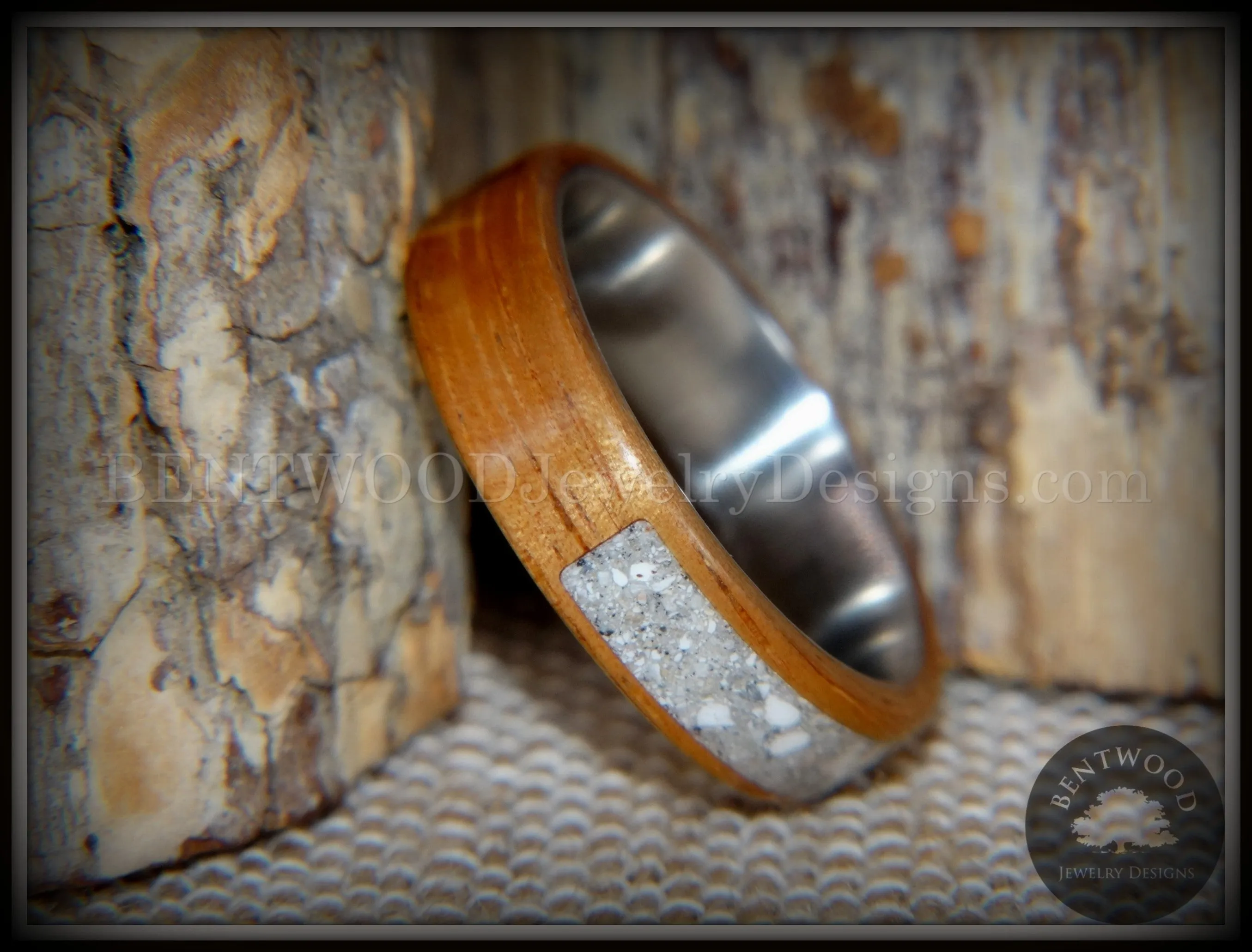 Bentwood Ring - Pillar Light Koa Wood Cremation Ash Inlay Titanium Core