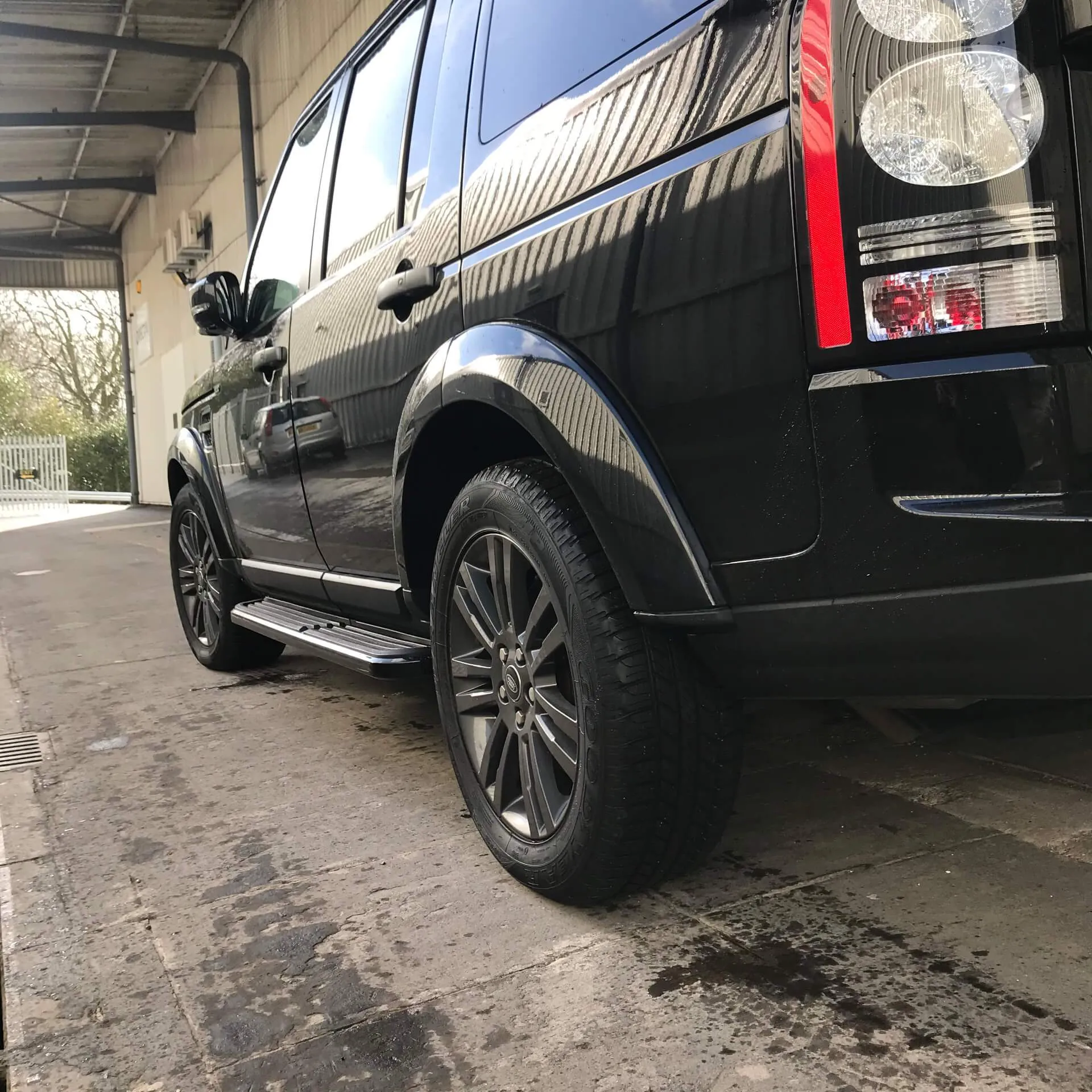 Black OE Style Side Steps for Land Rover Discovery 3 and 4