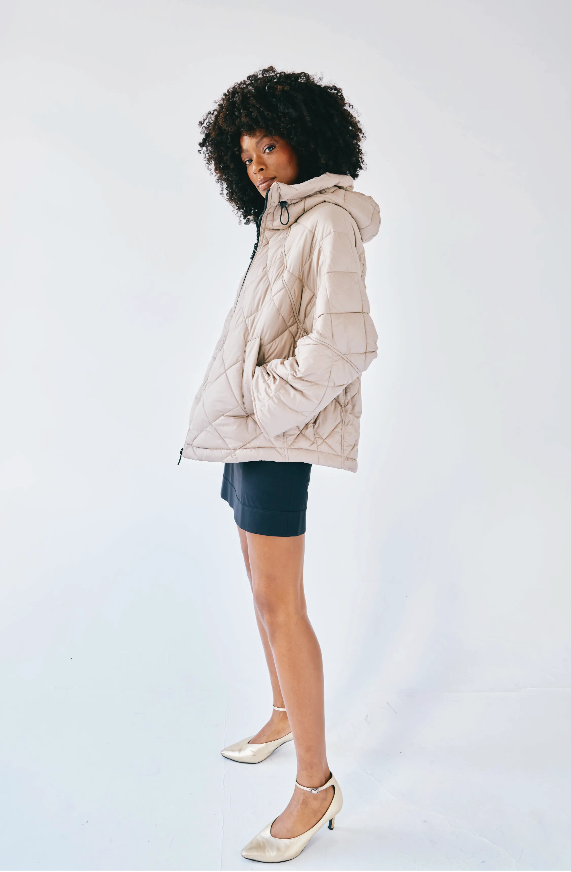 PRINCEDALE short beige cape puffer jacket